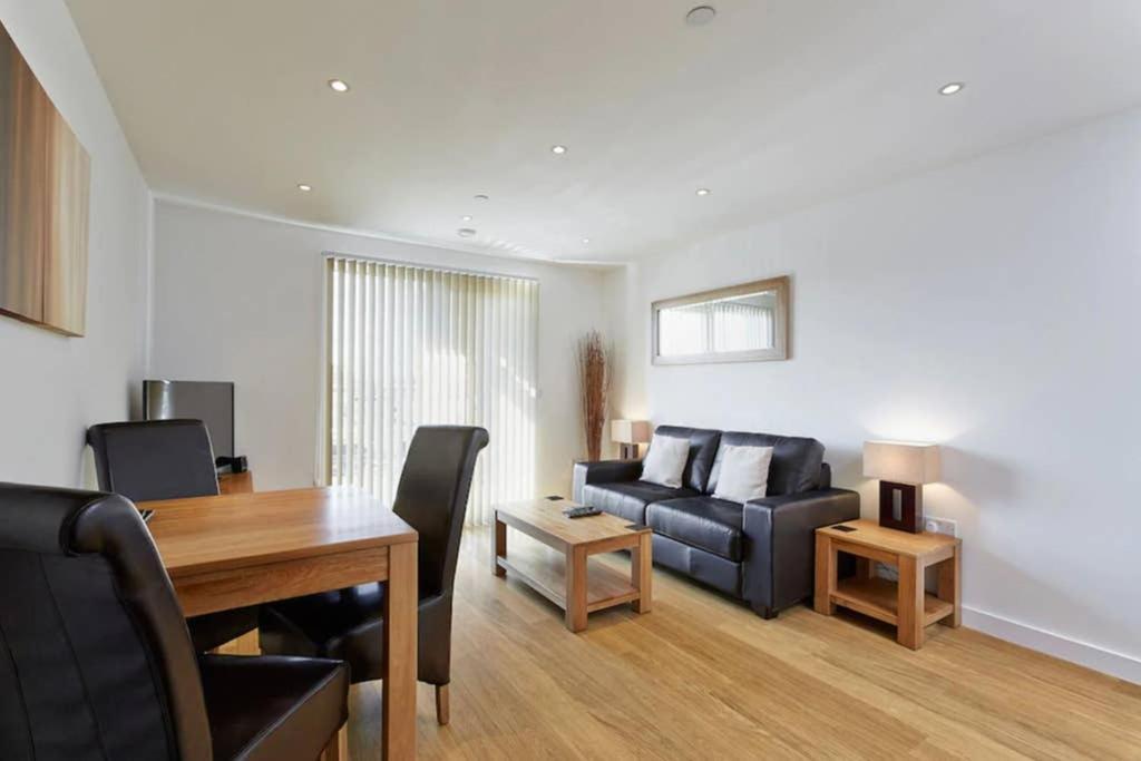 Modern Apartment At Slough Station, London In 18 Mins! Exteriér fotografie